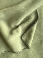 Fleece Decke mit Ziernaht avocado grün