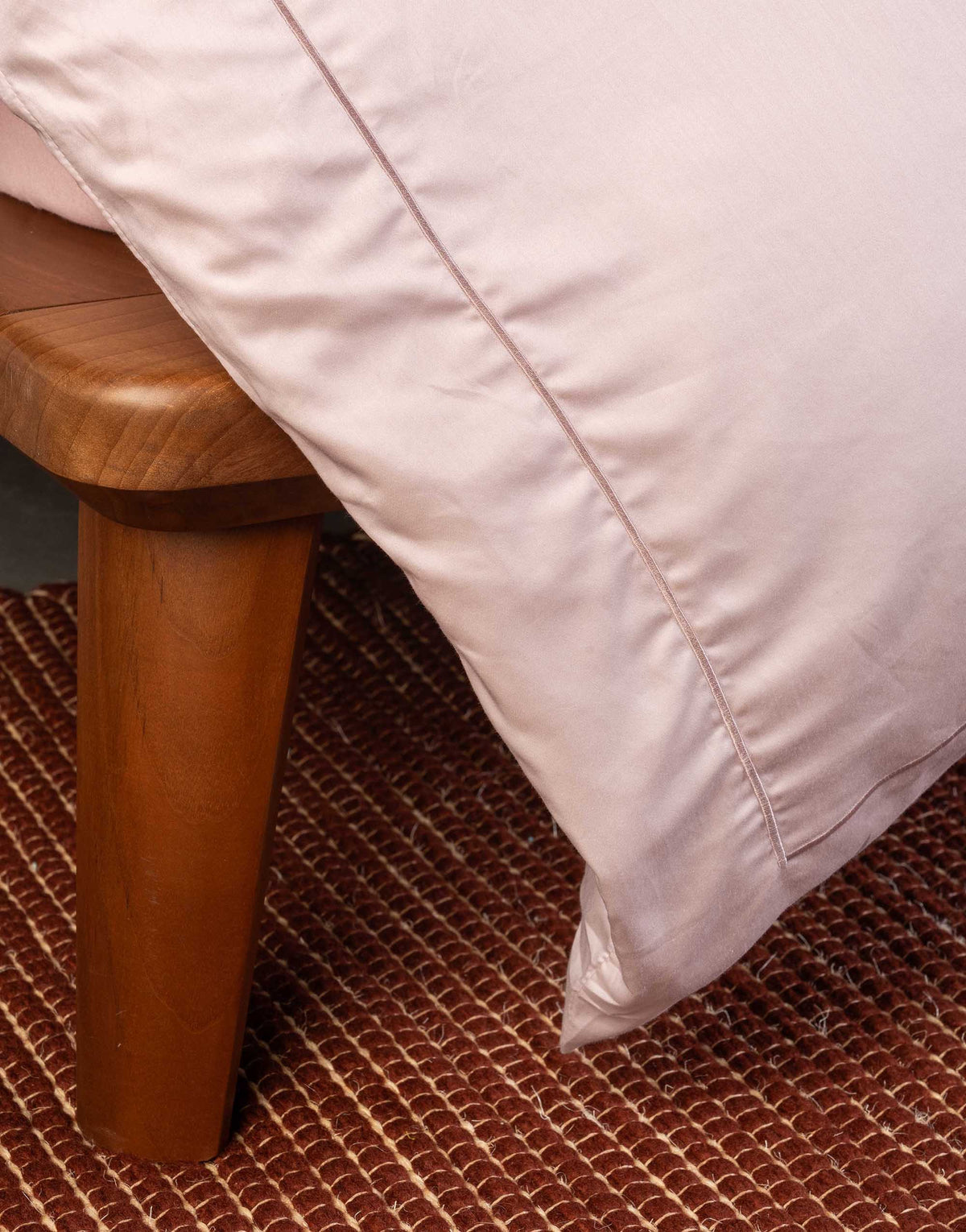 Detail Satinstoff mit Paspel von Aziza Bettwäsche 