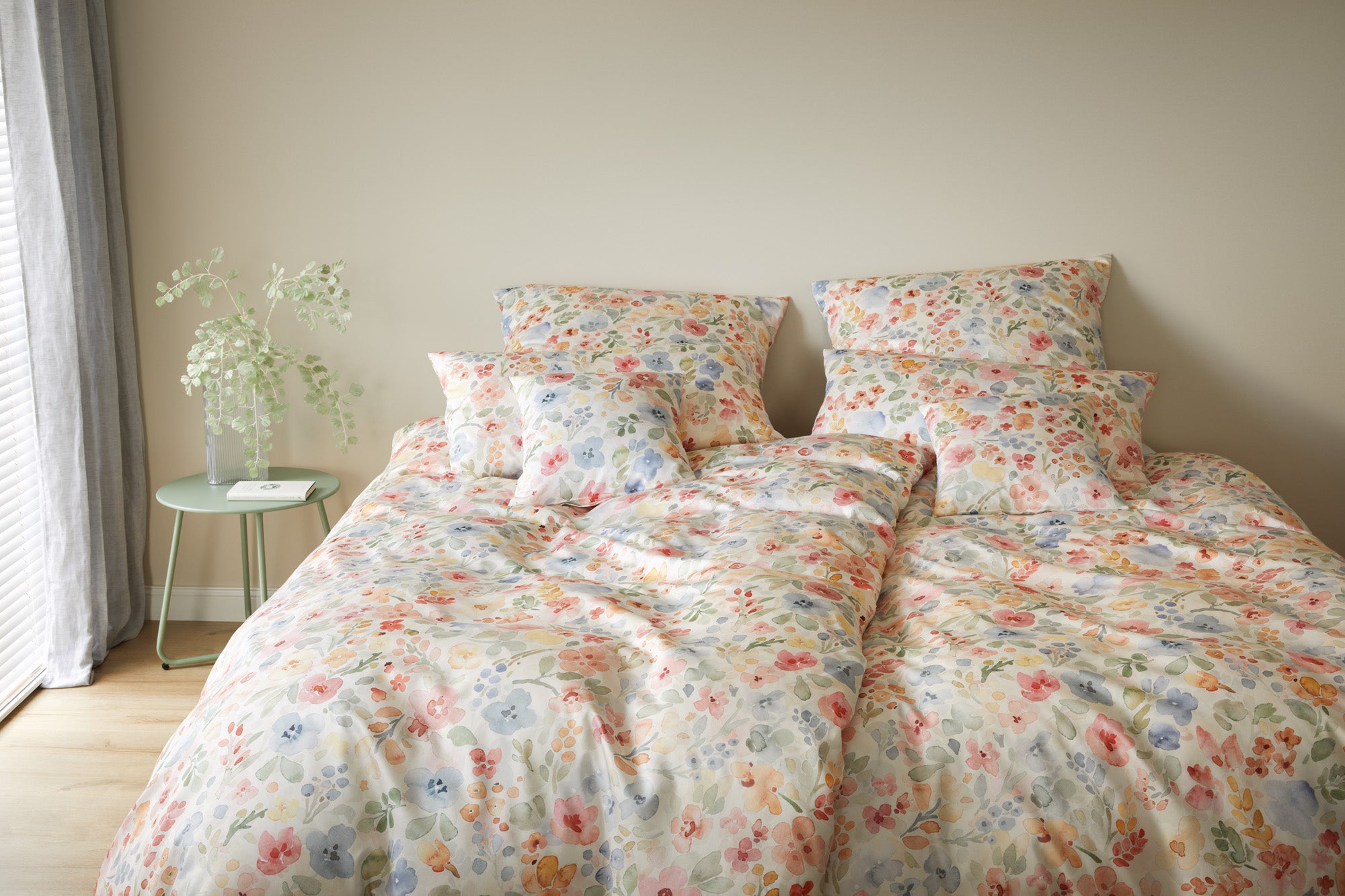 Elegante Seiden Satin Blumenbettwäsche Gentle creme 24572