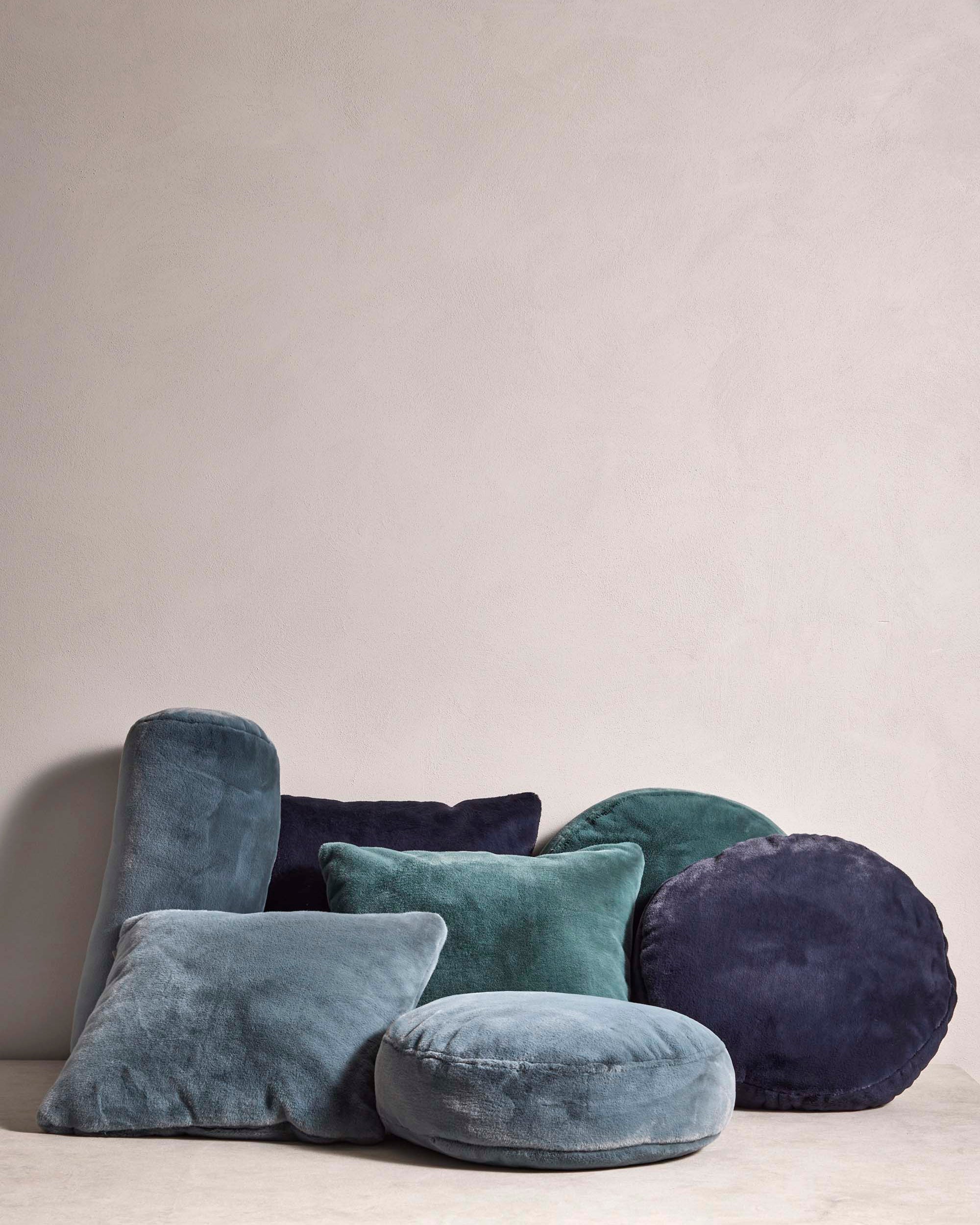 Furry Dekokissen in verschiedenen Größen