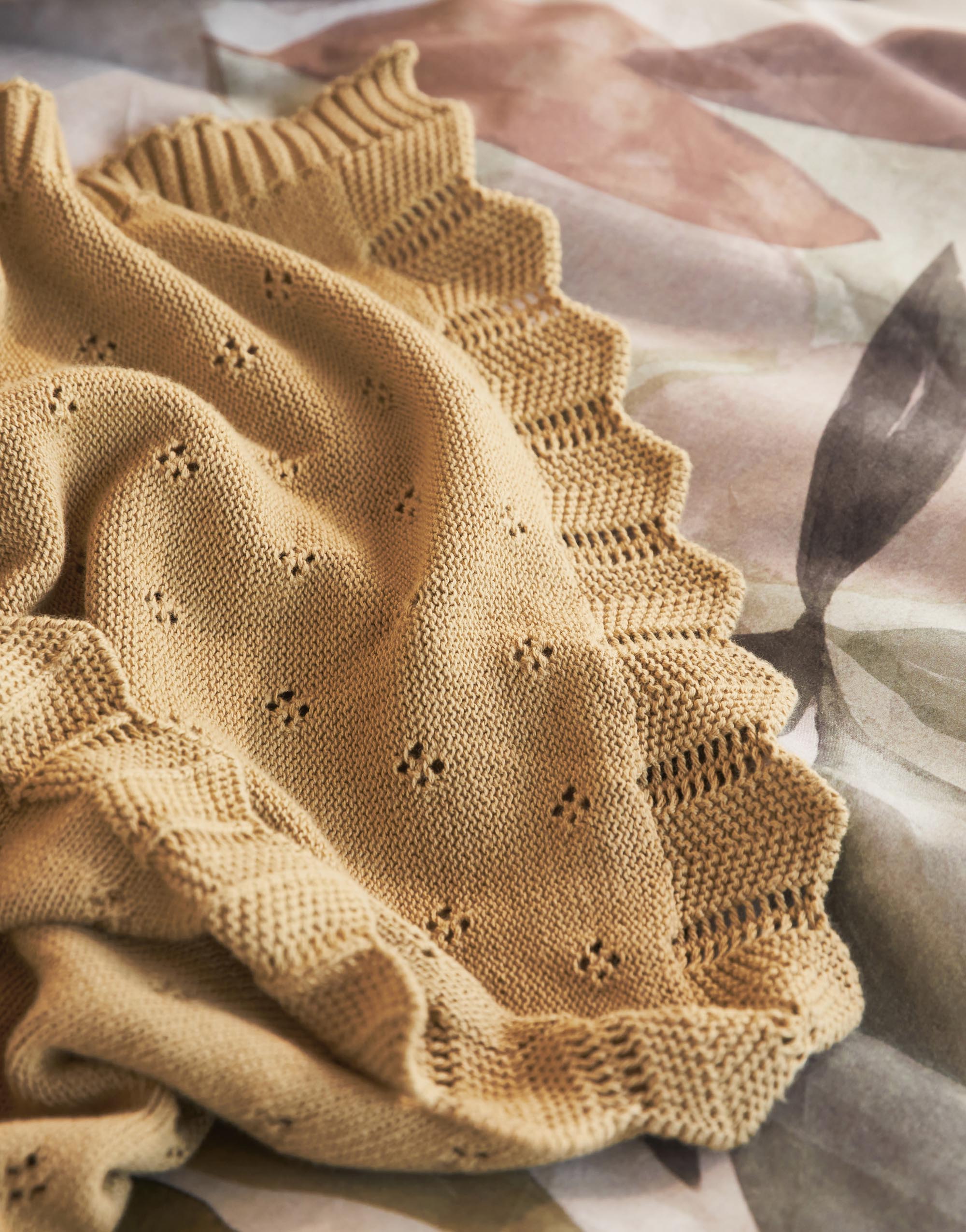 Plaid gestrickt mit Blumen Knitted Ajour in gelb
