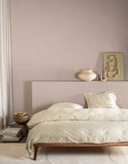 Satin Bettwäsche Aziza Essenza oatmeal auf Doppelbett